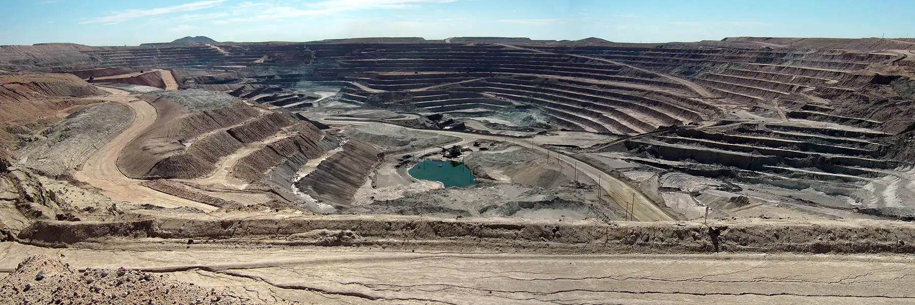 世界最大規模のカリフォルニア州にあるホウ酸塩の露天採掘鉱山（U.S.Borax社）